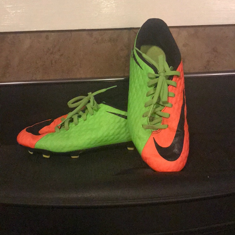 Hyperveno soccer cleats